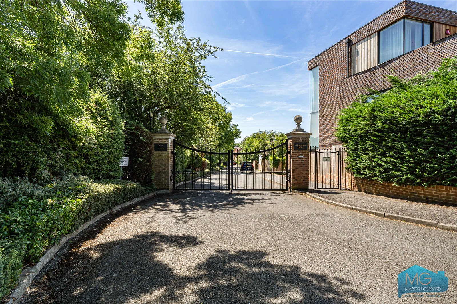 2 bedroom Terraced House for sale - Martyn Gerrard