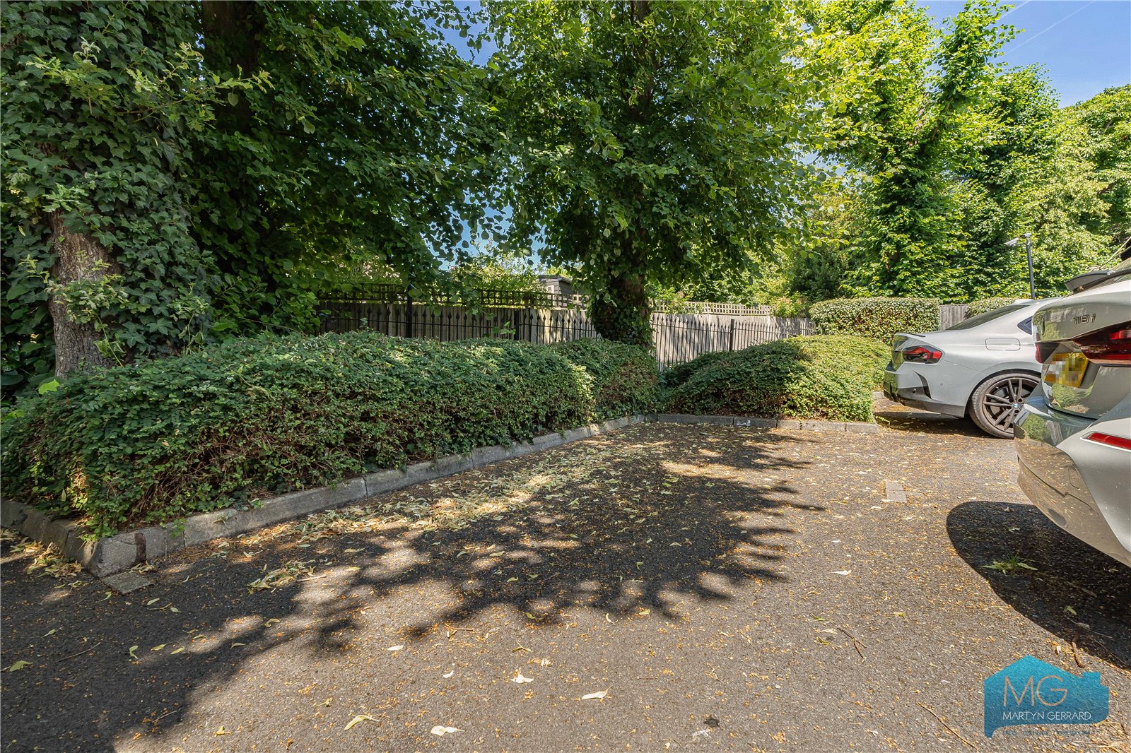 2 bedroom Terraced House for sale - Martyn Gerrard