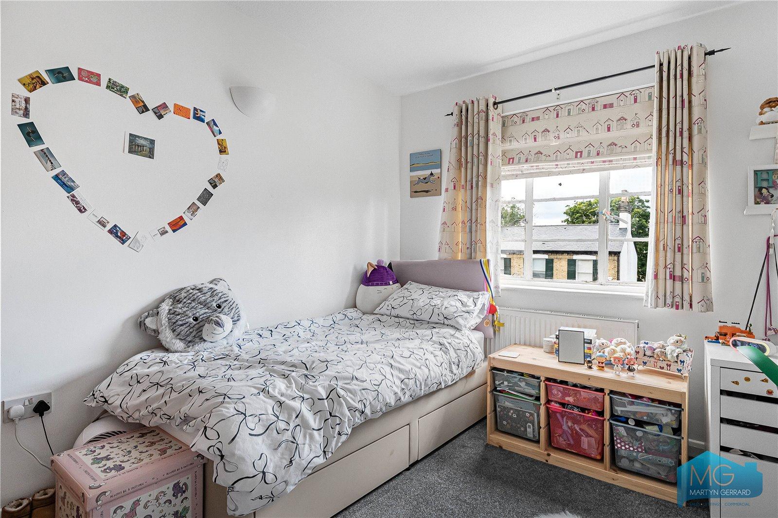 2 bedroom Apartment for sale - Martyn Gerrard