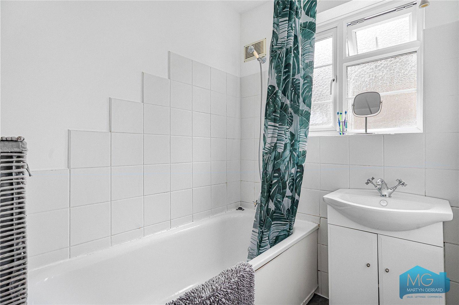 2 bedroom Apartment for sale - Martyn Gerrard
