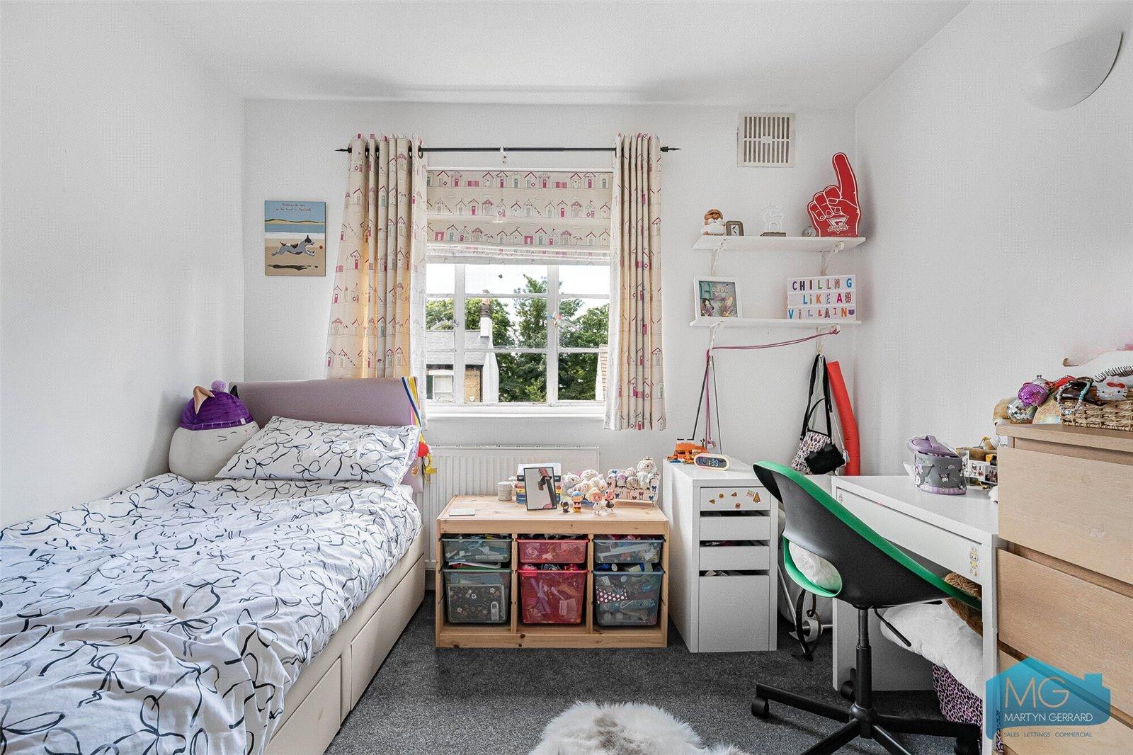 2 bedroom Apartment for sale - Martyn Gerrard