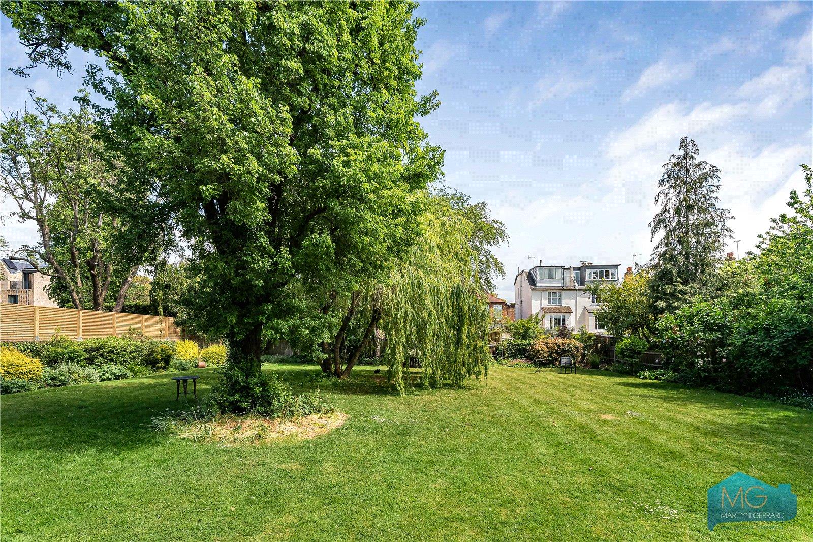 2 bedroom Apartment for sale - Martyn Gerrard