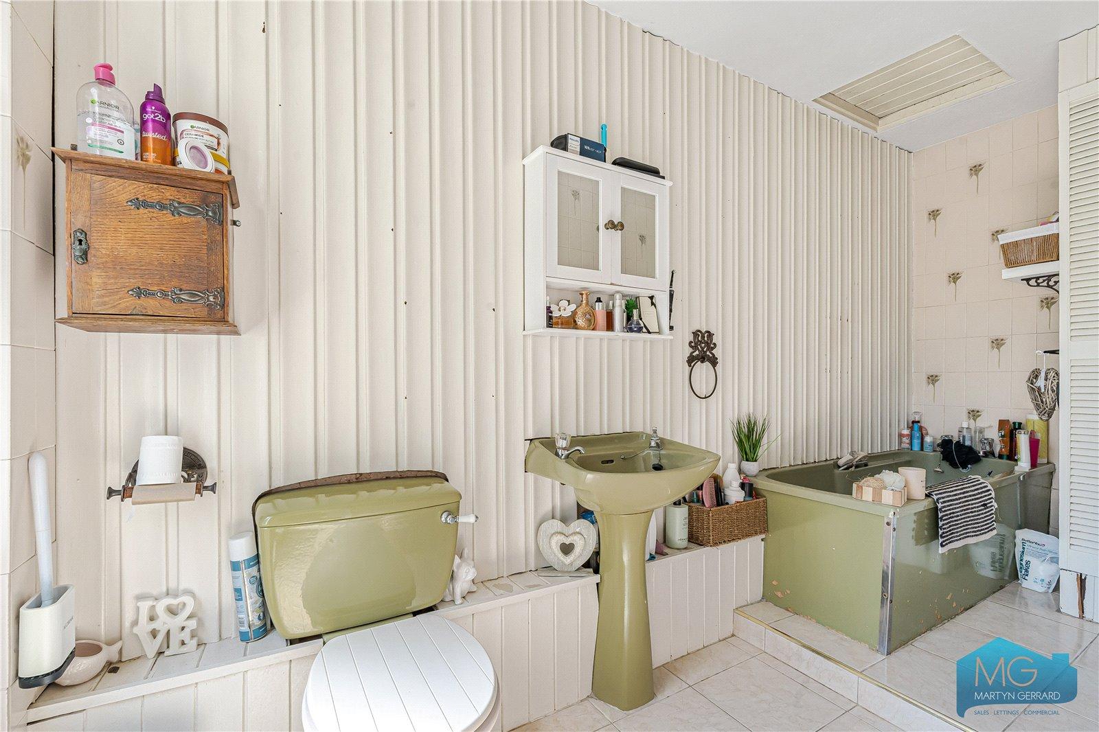 2 bedroom Terraced House for sale - Martyn Gerrard