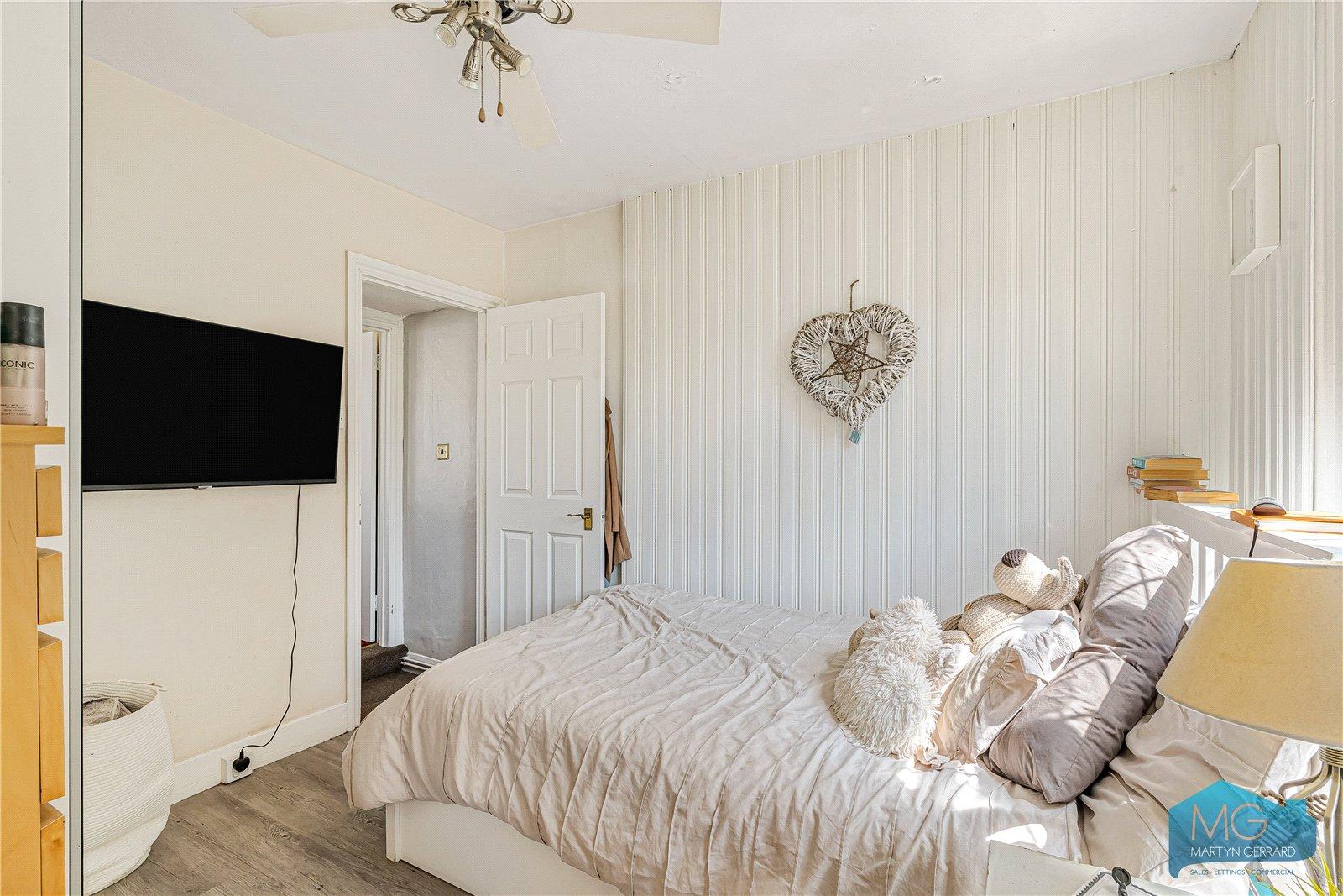 2 bedroom Terraced House for sale - Martyn Gerrard