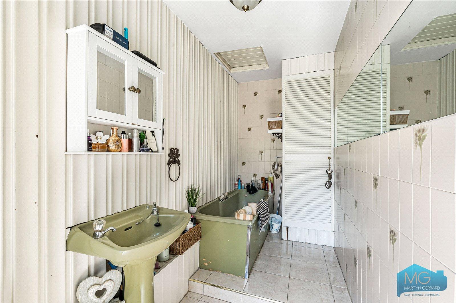 2 bedroom Terraced House for sale - Martyn Gerrard