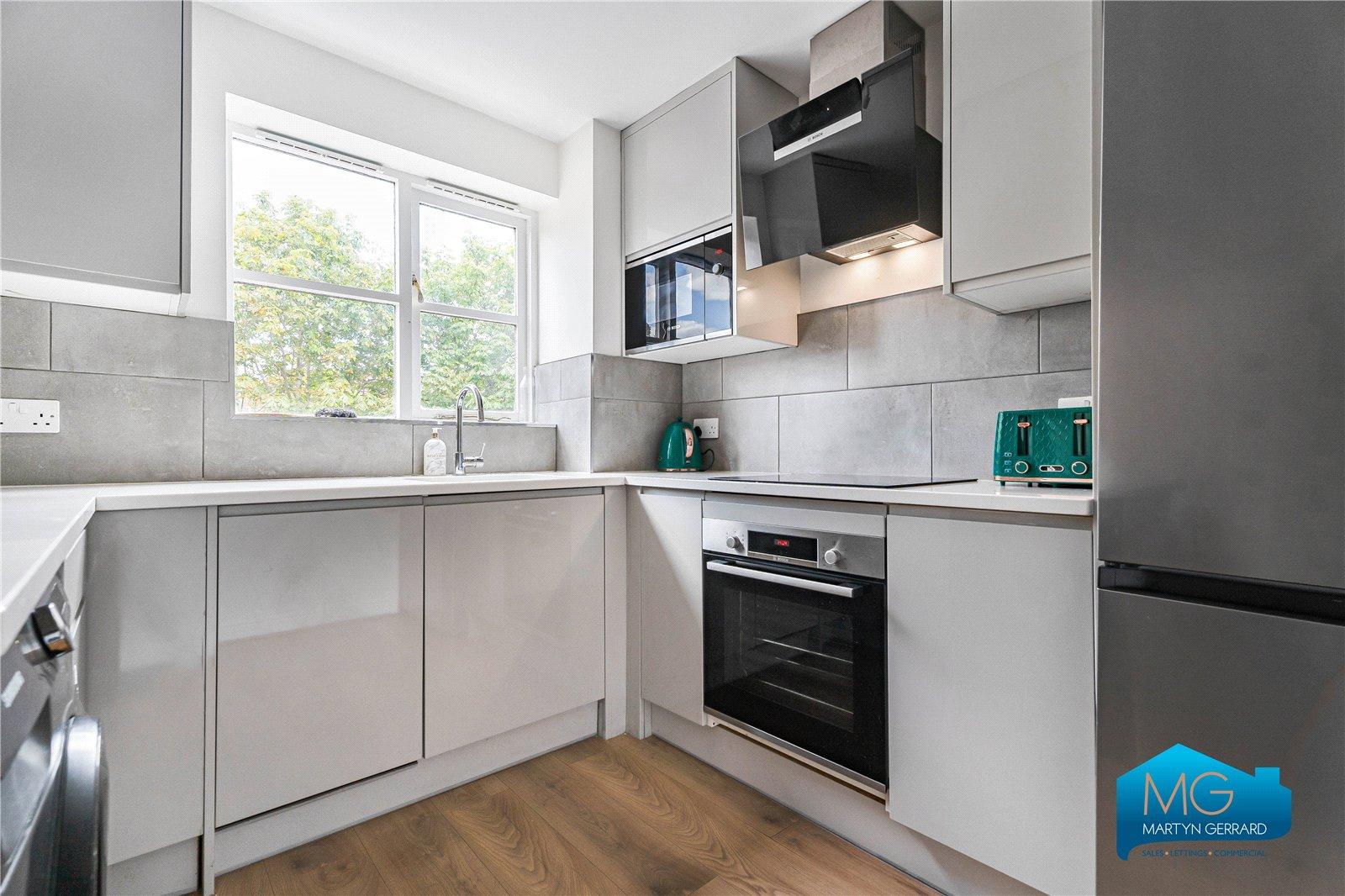 2 bedroom Apartment to rent - Martyn Gerrard