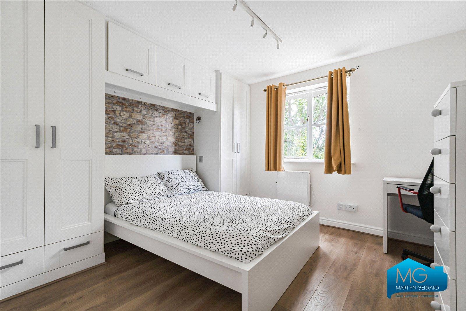 2 bedroom Apartment to rent - Martyn Gerrard