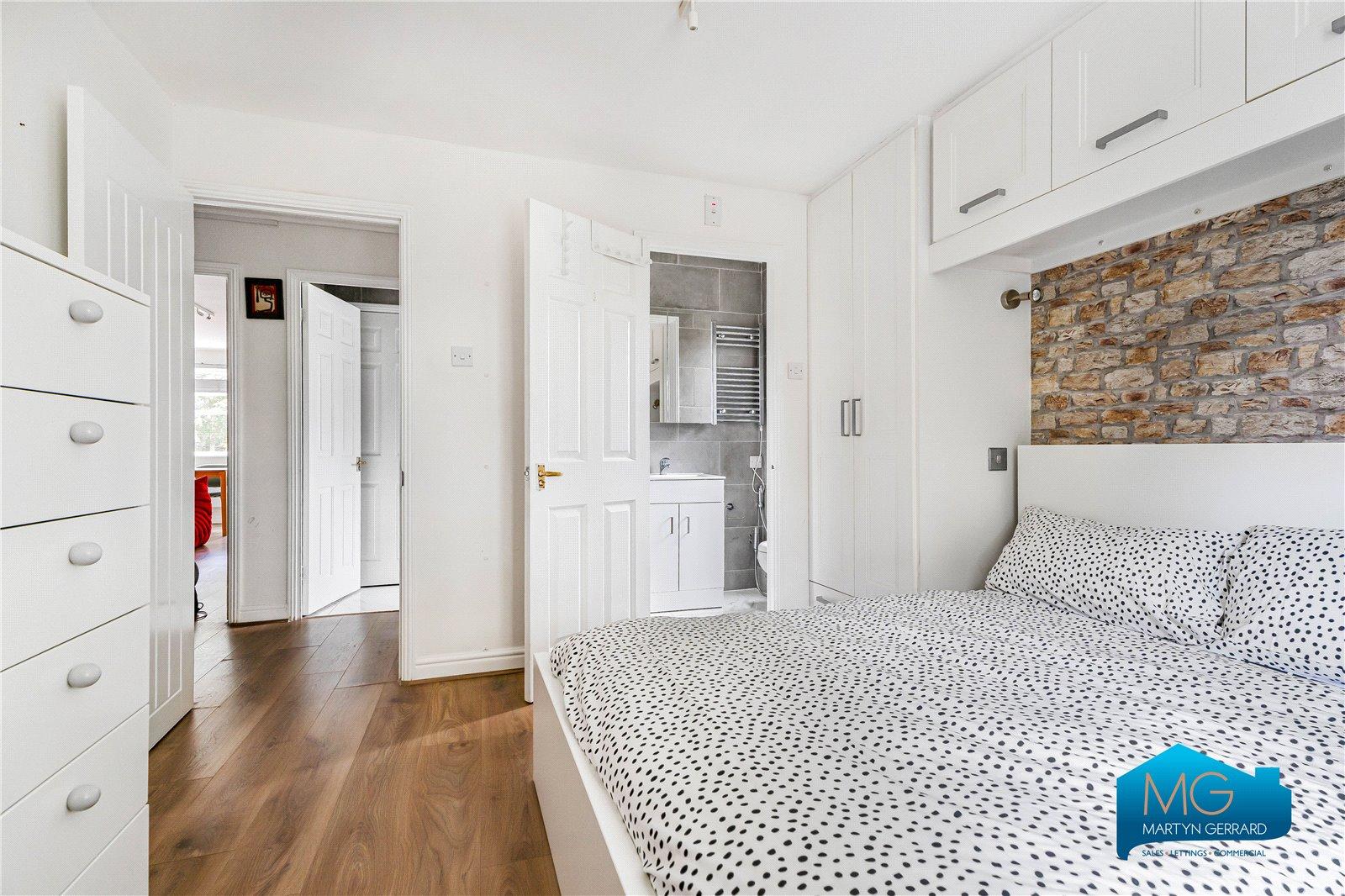 2 bedroom Apartment to rent - Martyn Gerrard