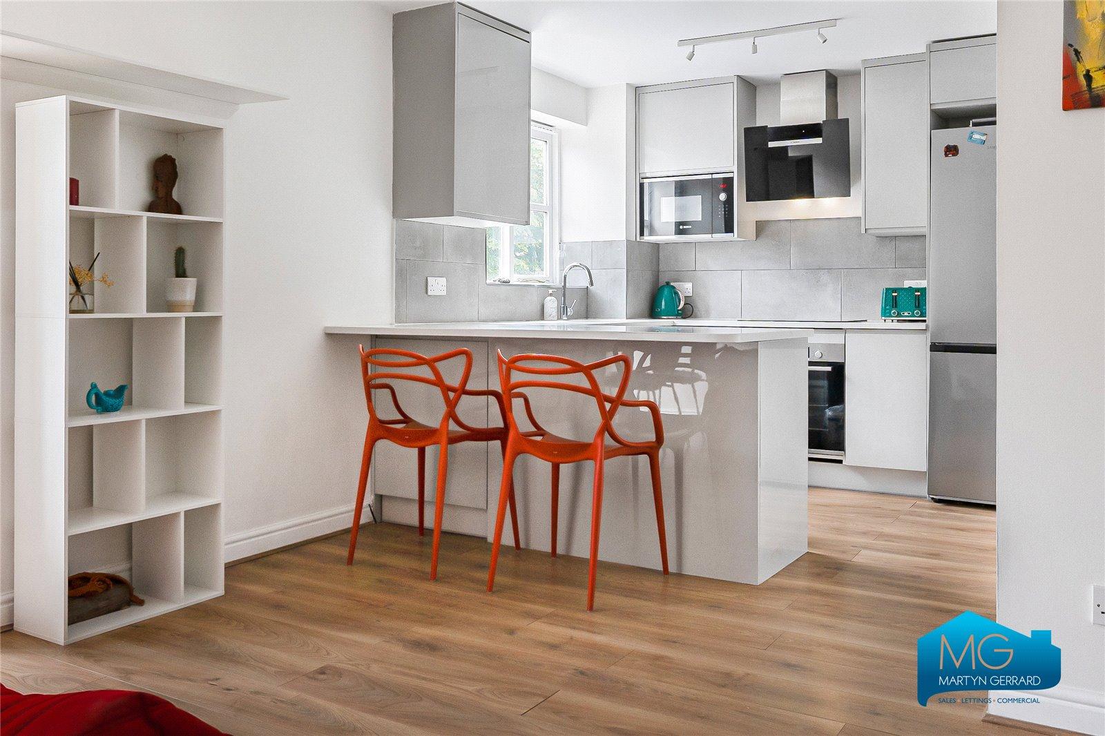 2 bedroom Apartment to rent - Martyn Gerrard