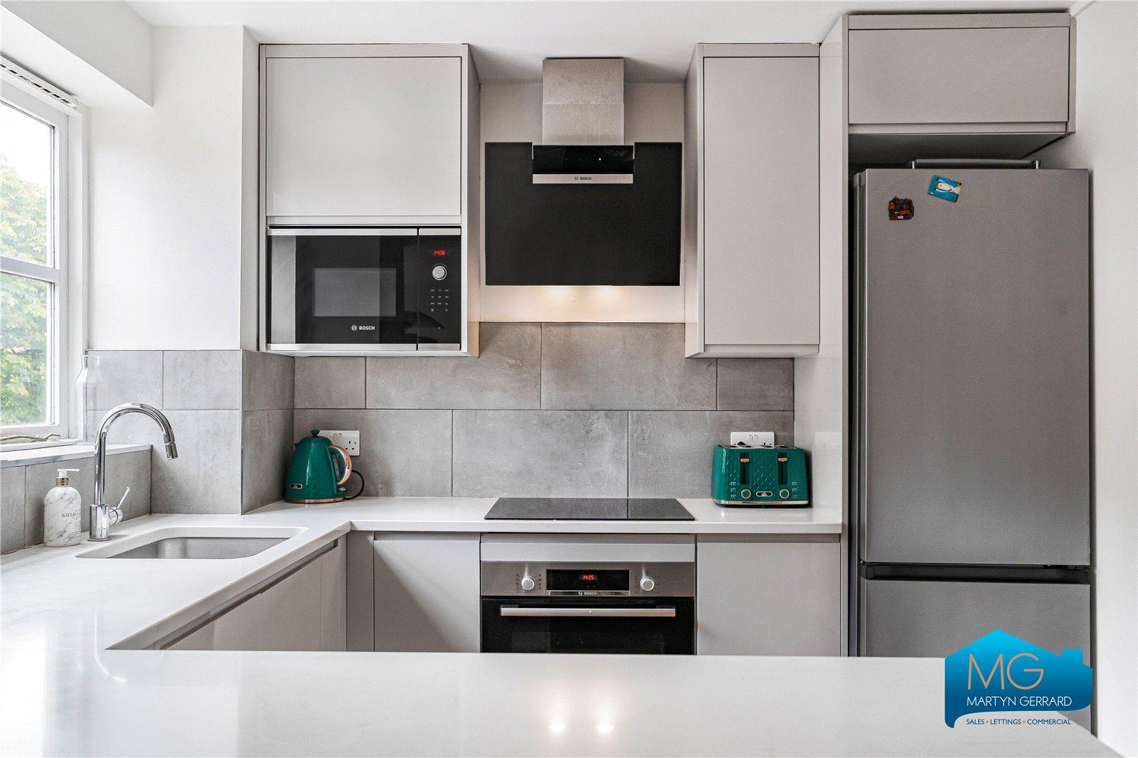 2 bedroom Apartment to rent - Martyn Gerrard