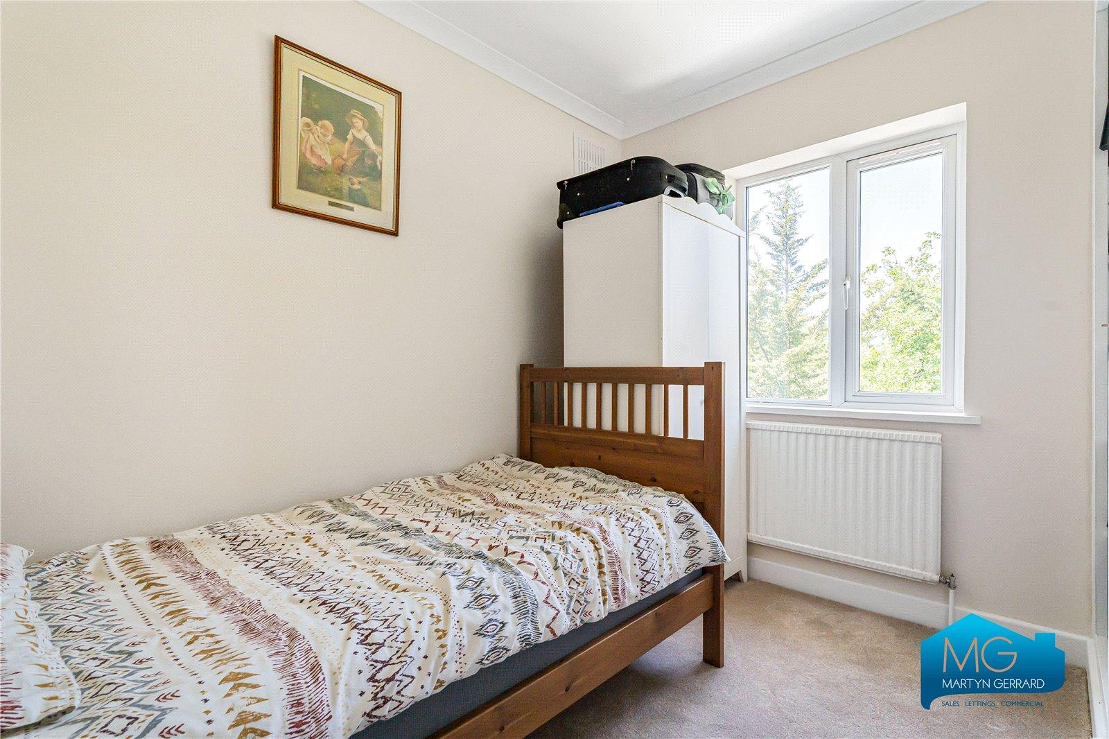3 bedroom Semi-Detached House to rent - Martyn Gerrard