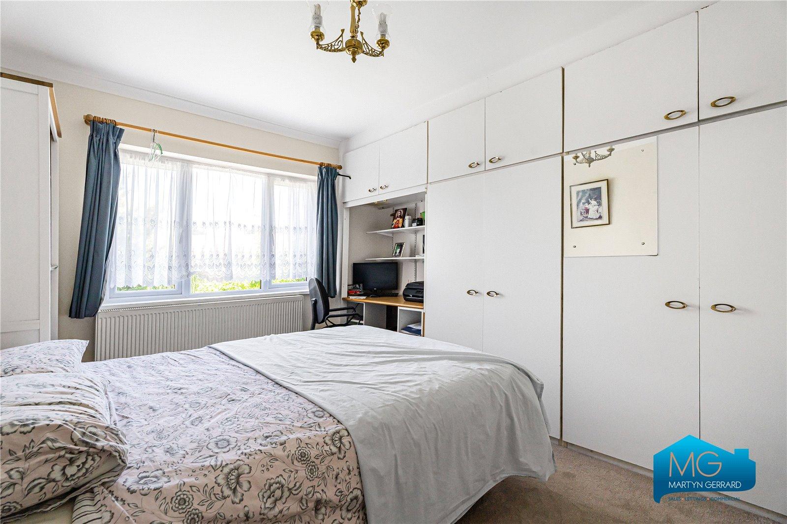 3 bedroom Semi-Detached House to rent - Martyn Gerrard