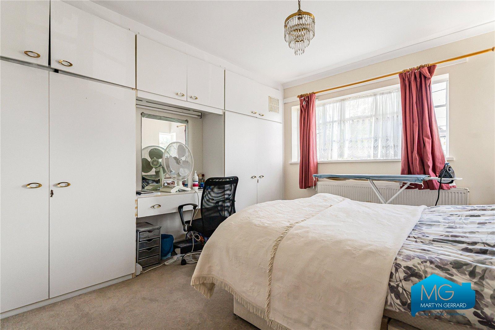 3 bedroom Semi-Detached House to rent - Martyn Gerrard
