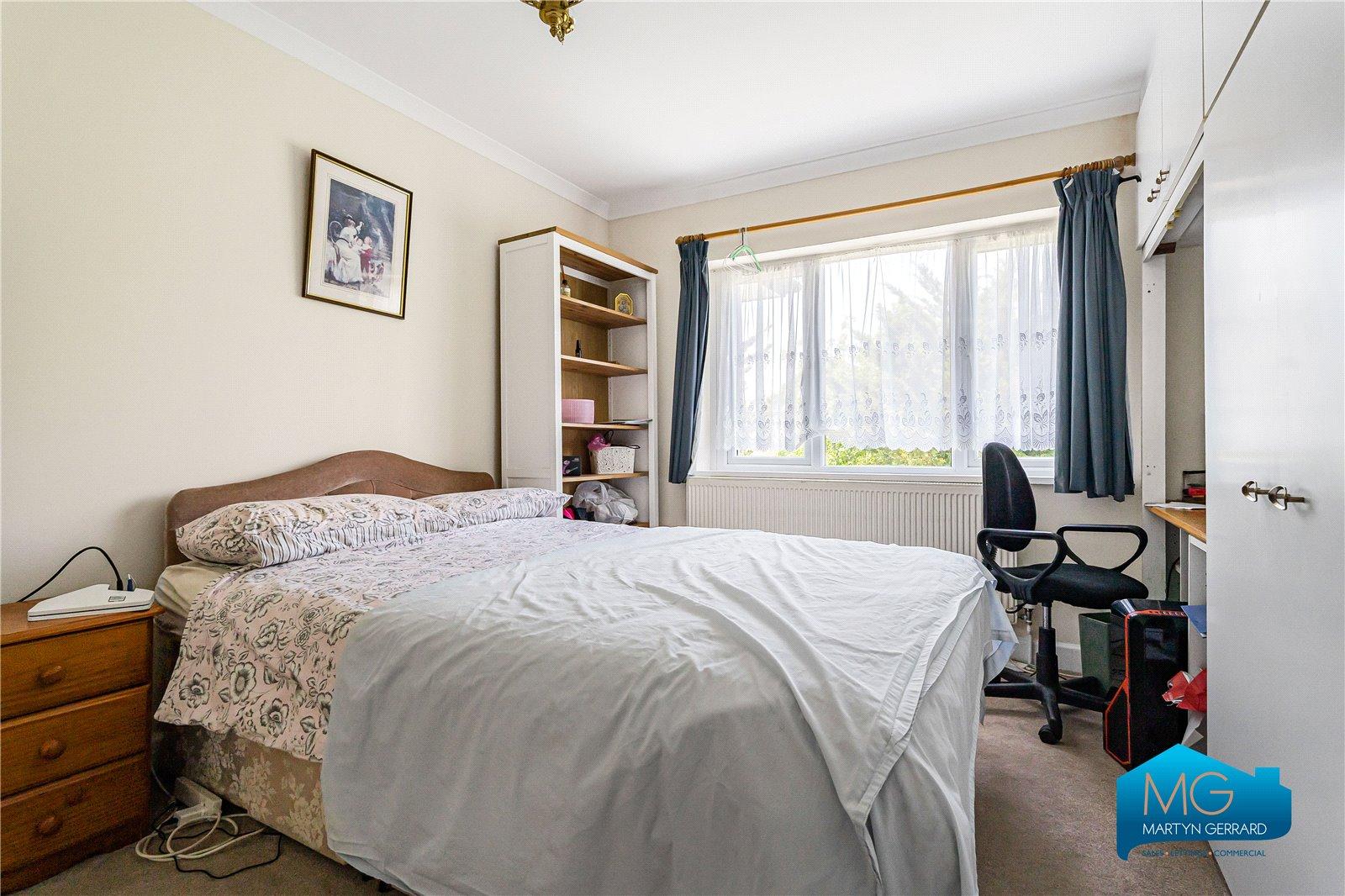 3 bedroom Semi-Detached House to rent - Martyn Gerrard