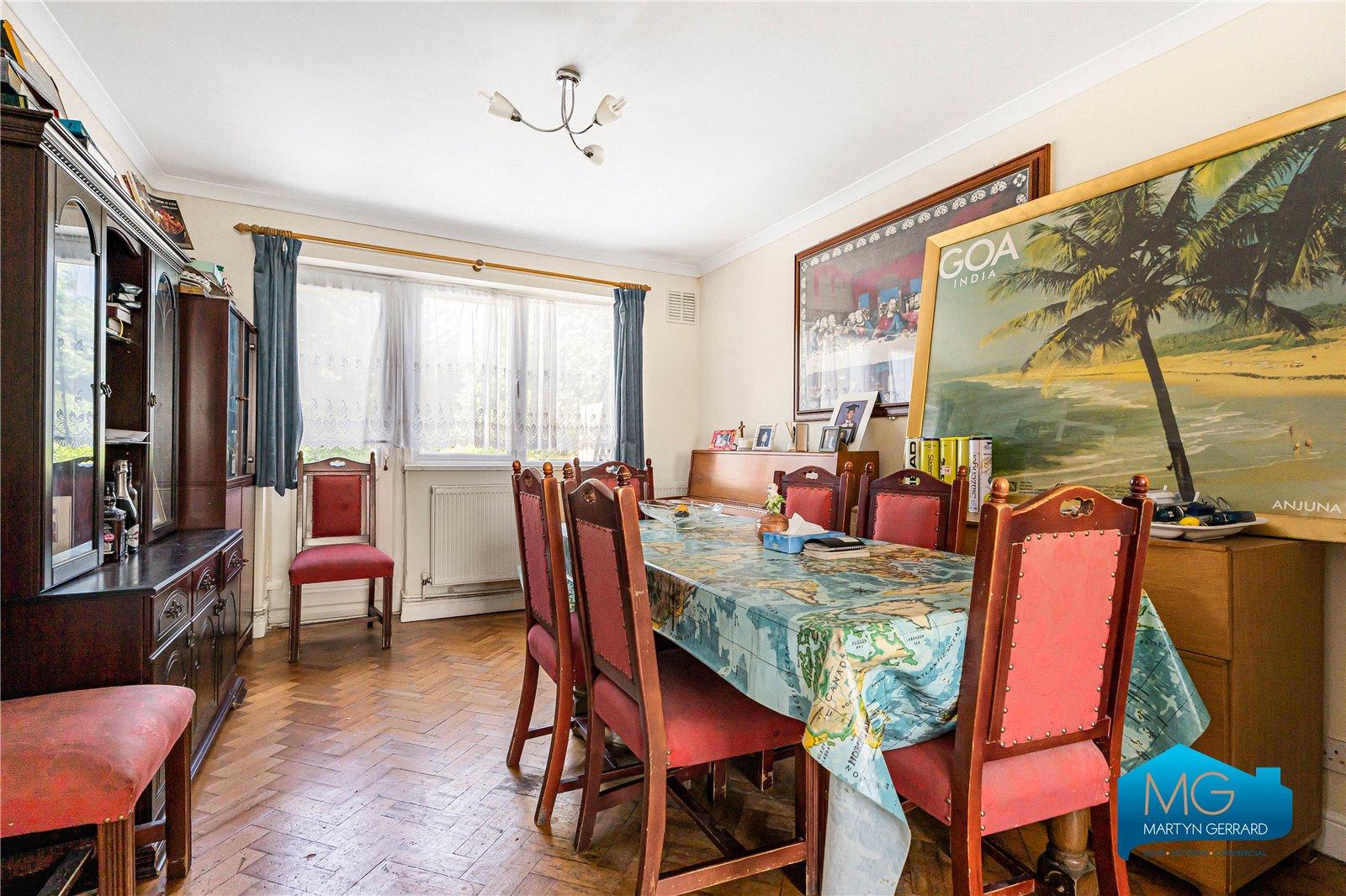 3 bedroom Semi-Detached House to rent - Martyn Gerrard