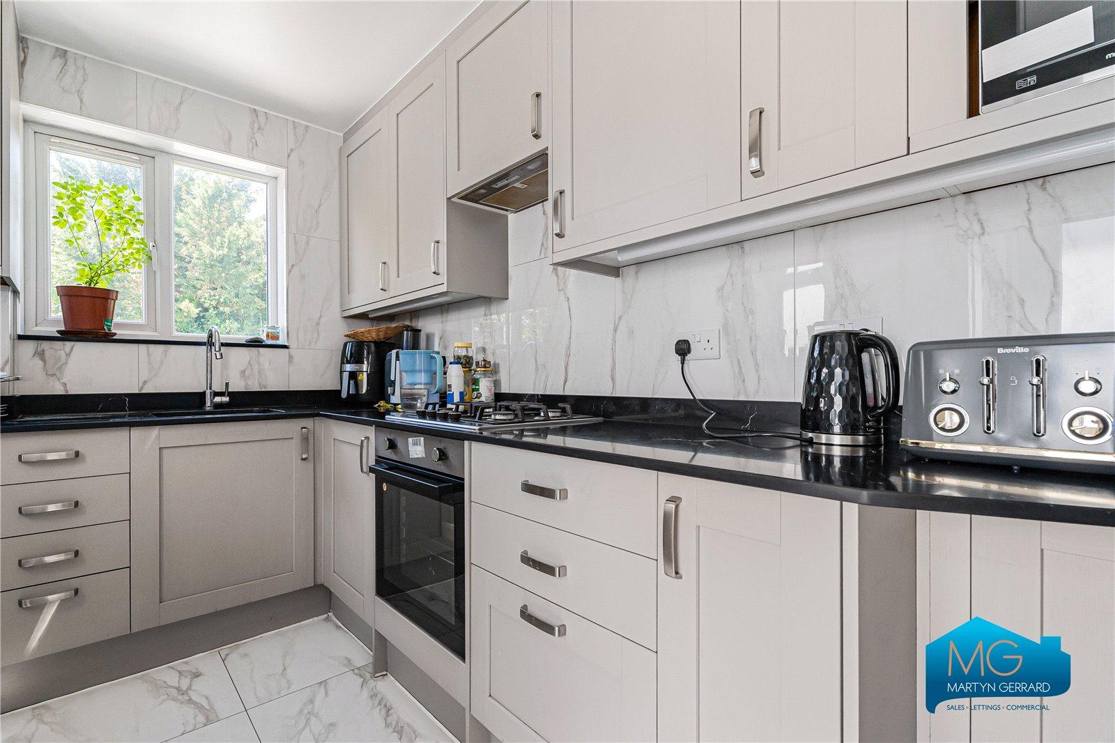 3 bedroom Semi-Detached House to rent - Martyn Gerrard