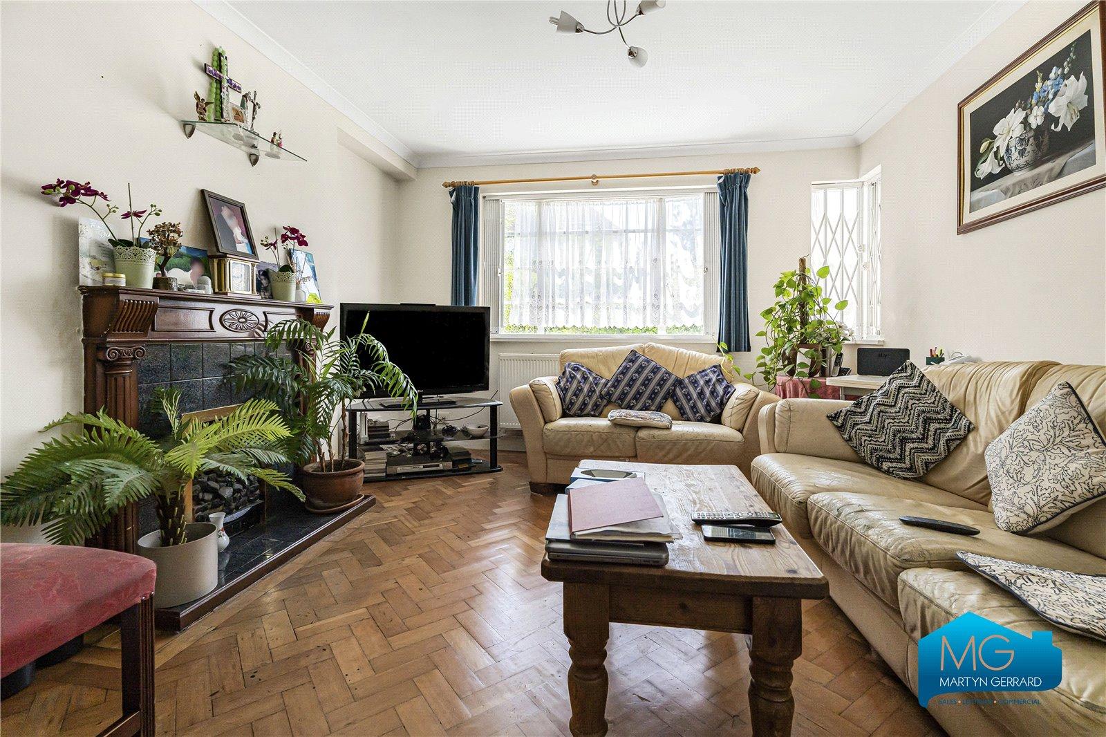3 bedroom Semi-Detached House to rent - Martyn Gerrard