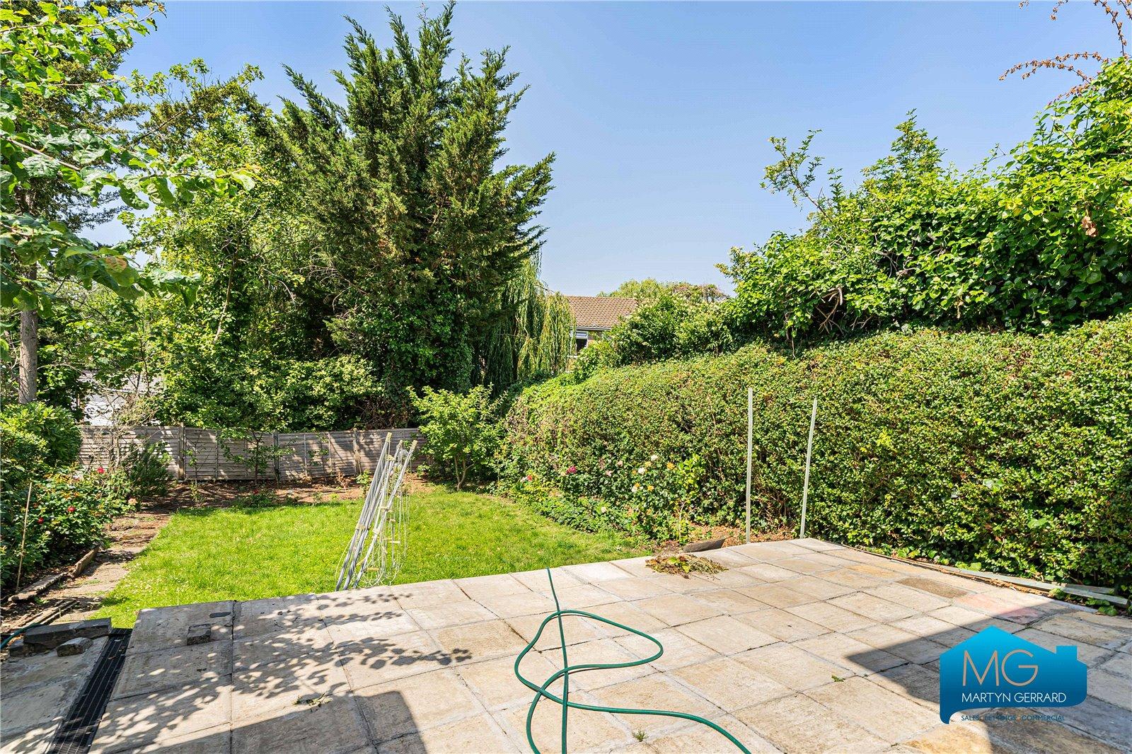 3 bedroom Semi-Detached House to rent - Martyn Gerrard