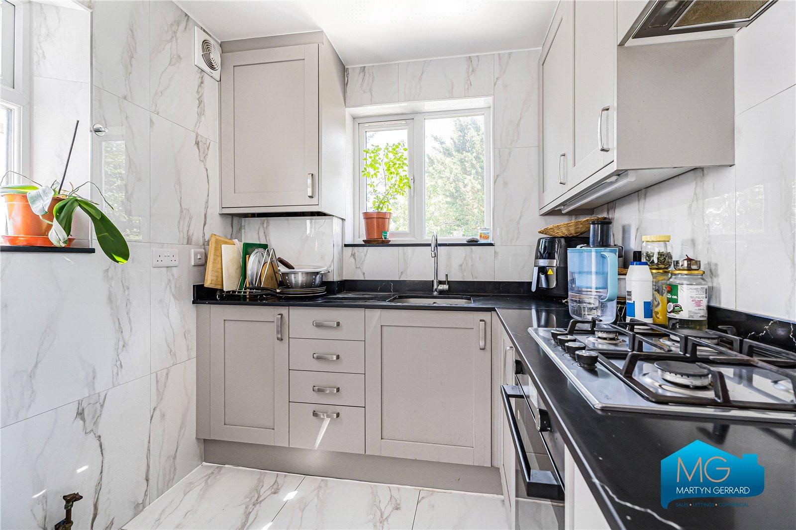 3 bedroom Semi-Detached House to rent - Martyn Gerrard