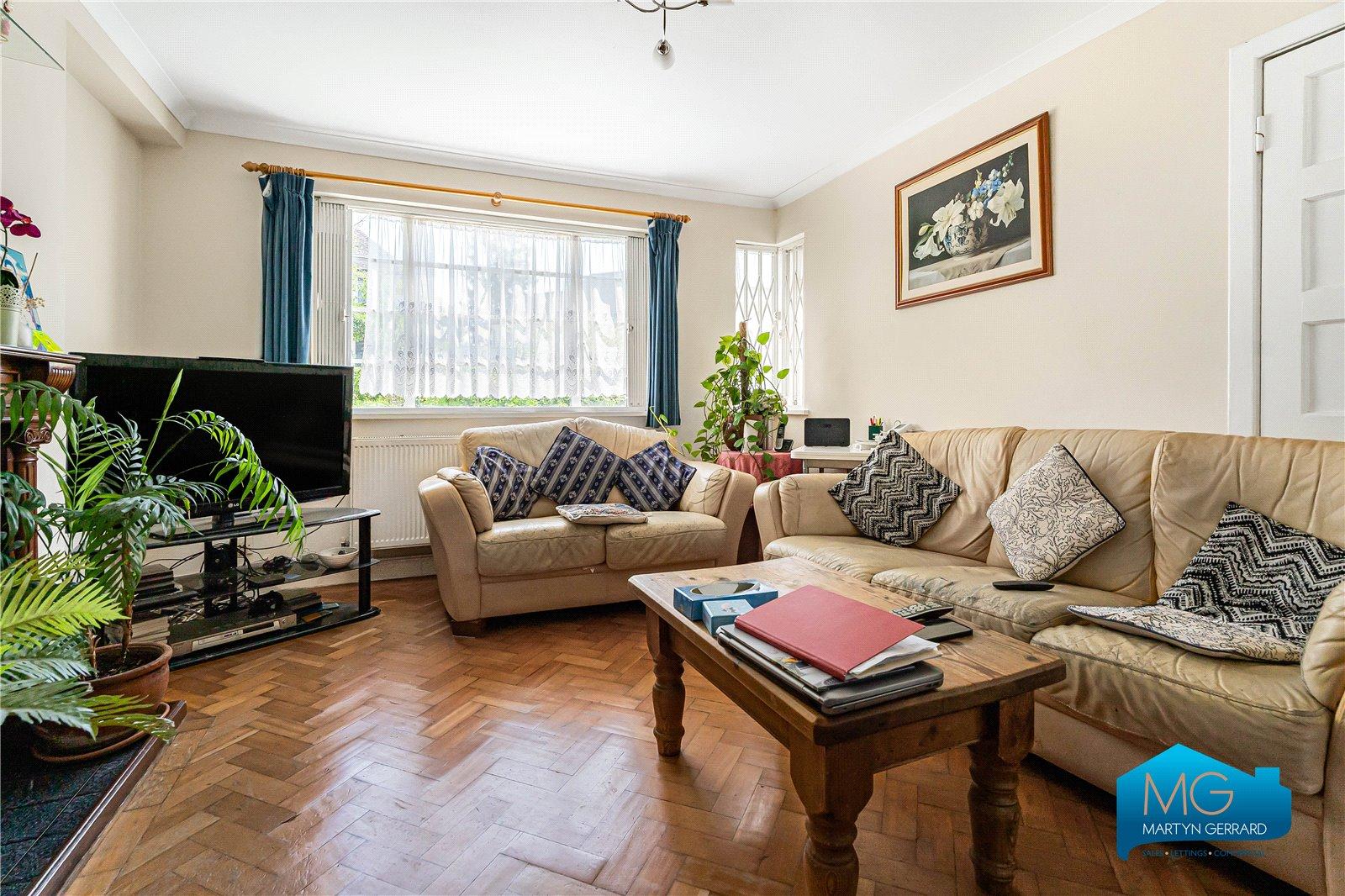 3 bedroom Semi-Detached House to rent - Martyn Gerrard
