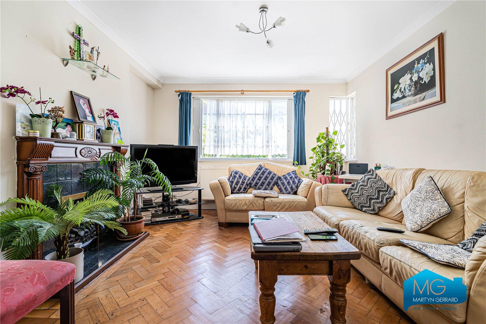 3 bedroom Semi-Detached House to rent - Martyn Gerrard