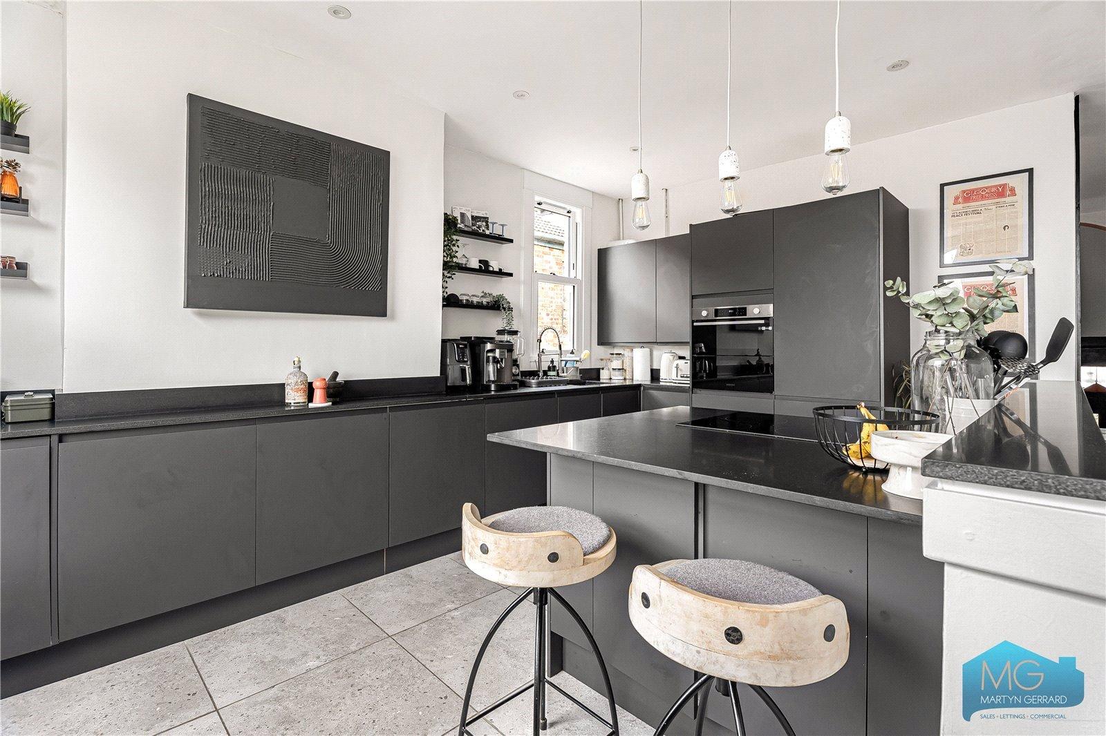 2 bedroom Maisonette to rent - Martyn Gerrard