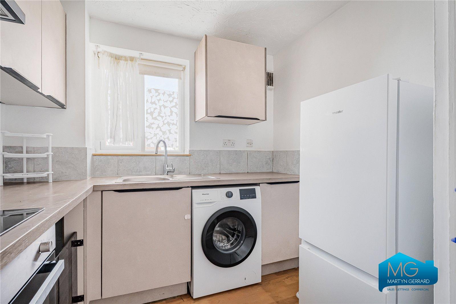 2 bedroom Apartment to rent - Martyn Gerrard