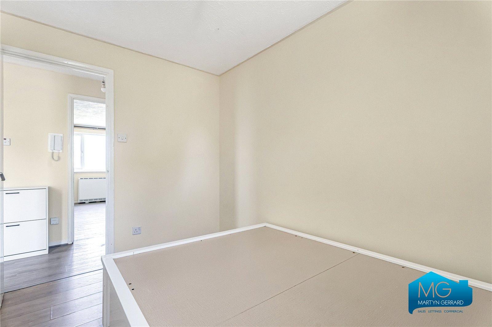 2 bedroom Apartment to rent - Martyn Gerrard