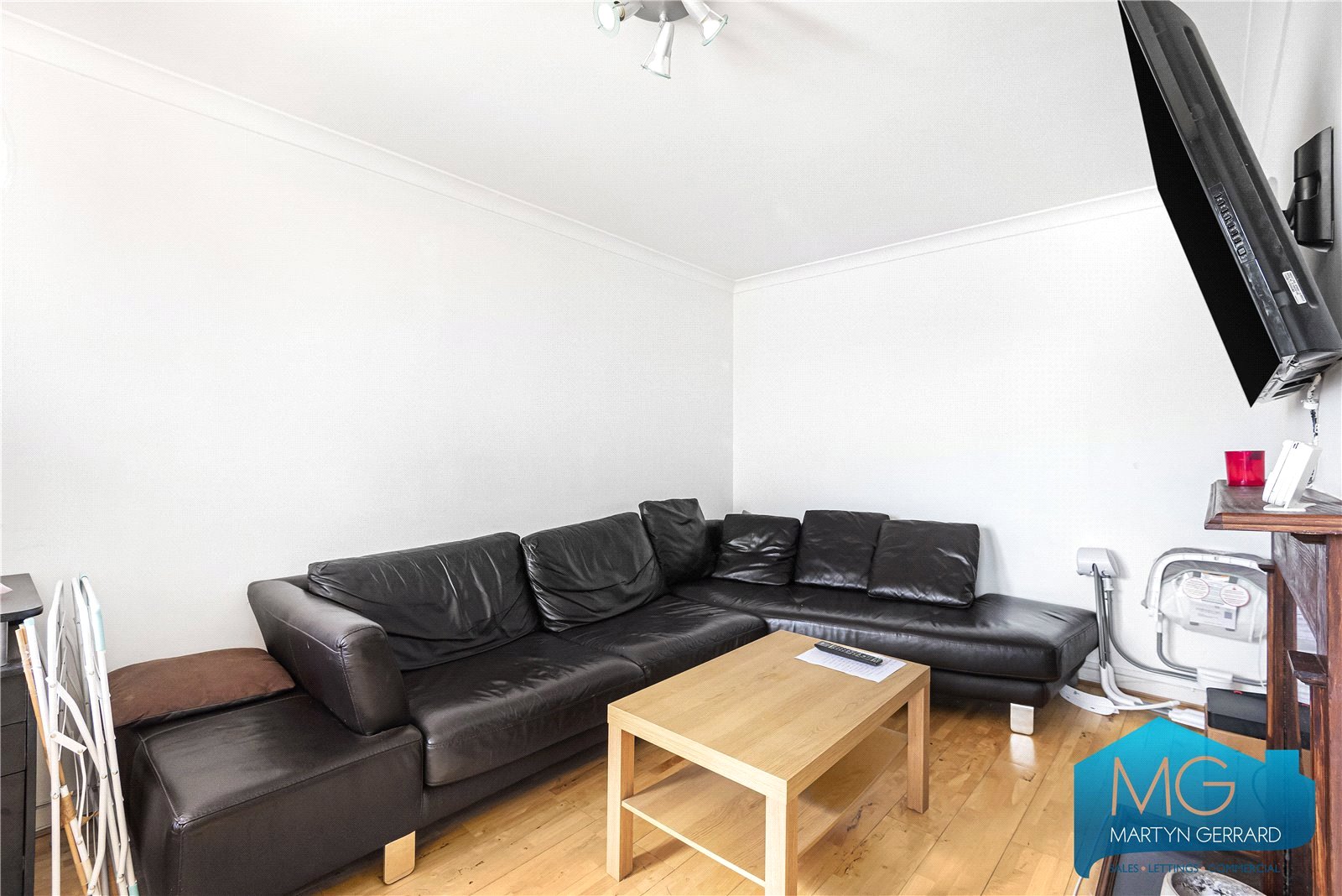 3 bedroom Apartment to rent - Martyn Gerrard