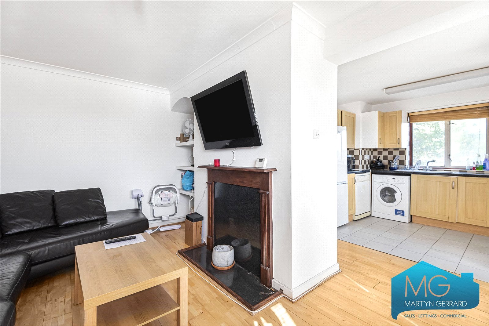 Great North Road, East Finchley, London, N2+  - Martyn Gerrard