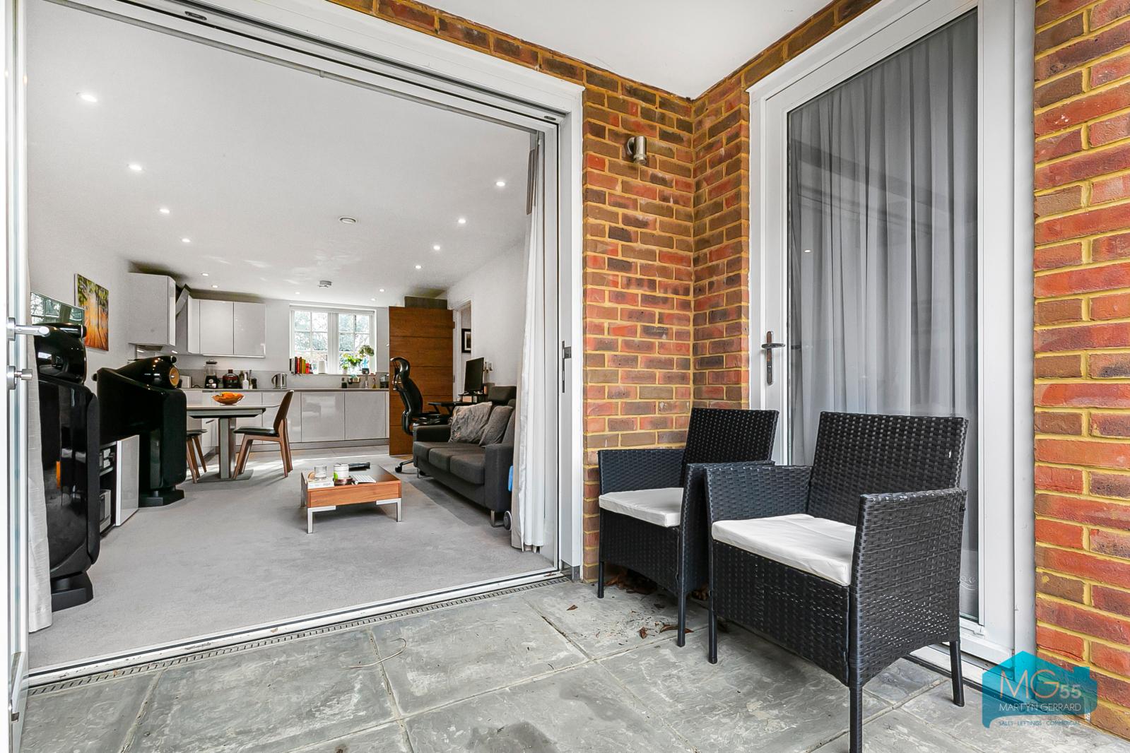 1 bedroom Ground Floor Flat to rent - Martyn Gerrard