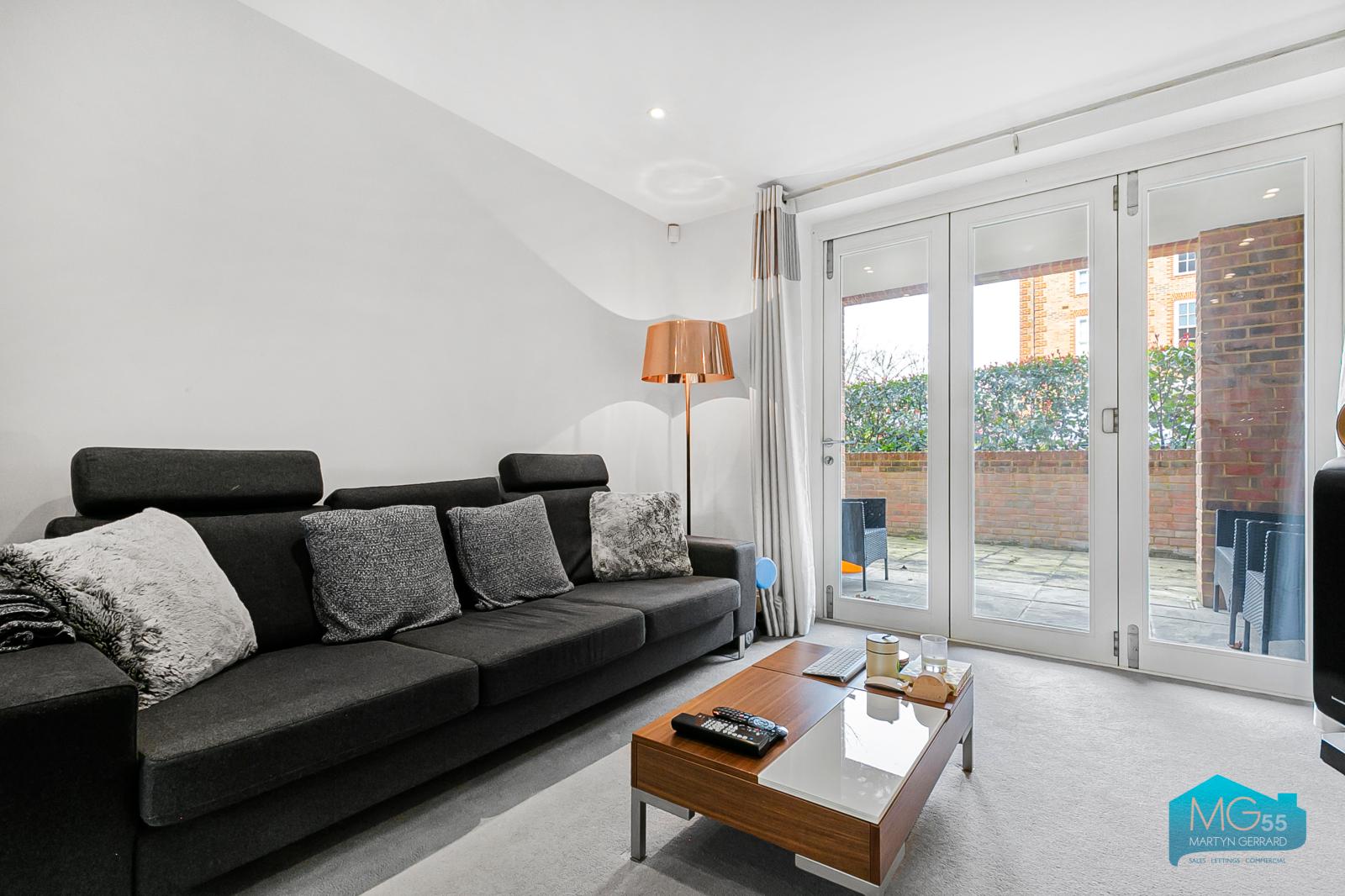 1 bedroom Ground Floor Flat to rent - Martyn Gerrard