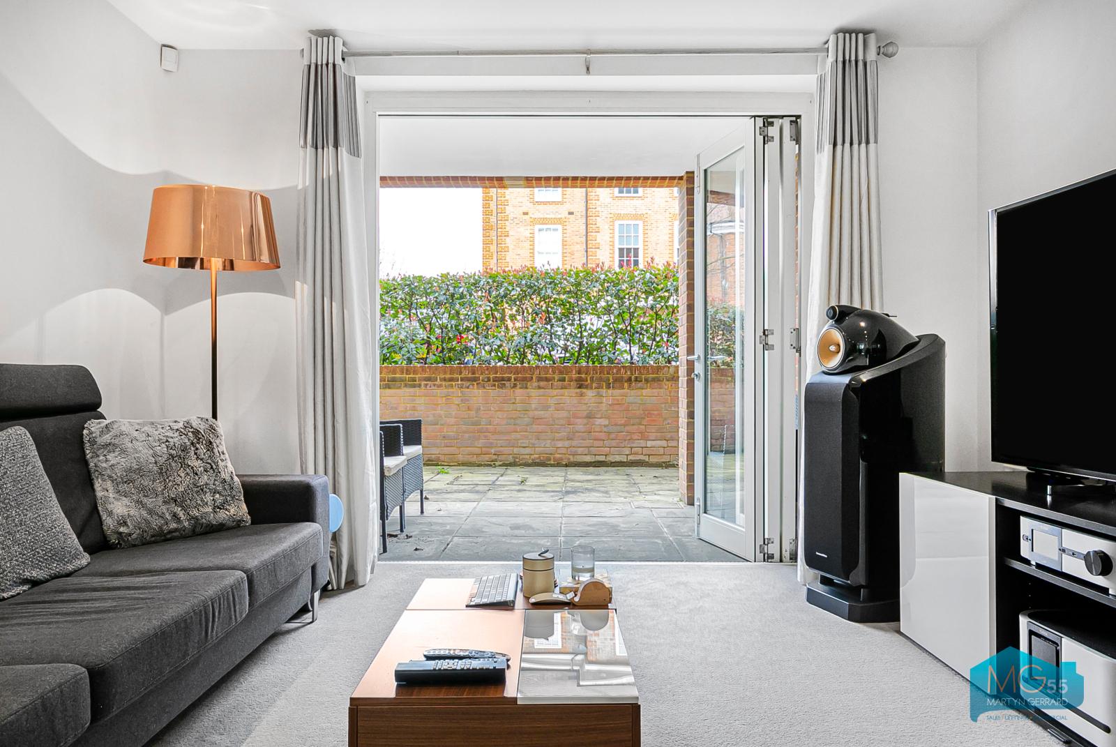 1 bedroom Ground Floor Flat to rent - Martyn Gerrard
