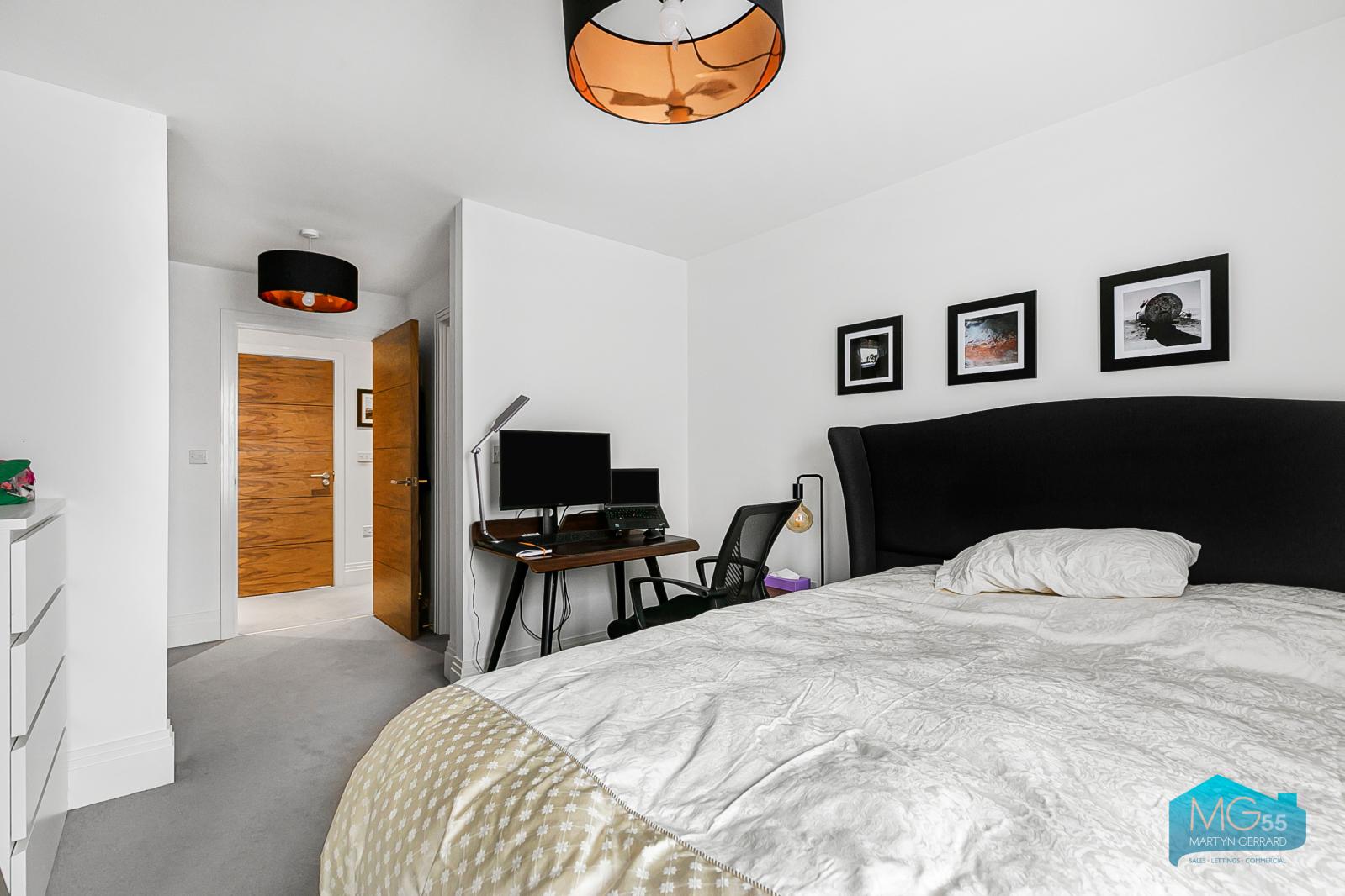 1 bedroom Ground Floor Flat to rent - Martyn Gerrard