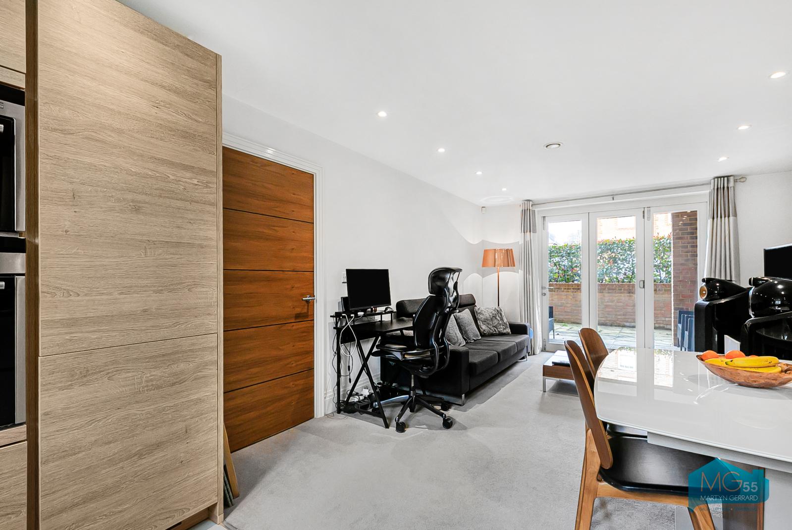 1 bedroom Ground Floor Flat to rent - Martyn Gerrard