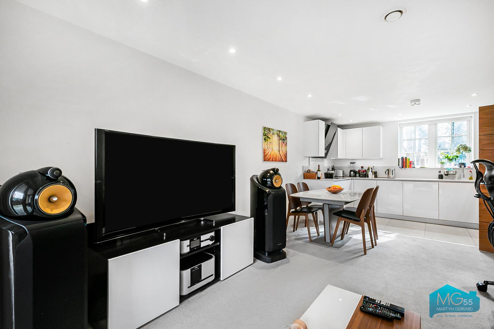 1 bedroom Ground Floor Flat to rent - Martyn Gerrard