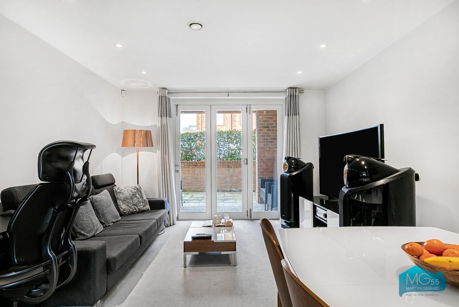 1 bedroom Ground Floor Flat to rent - Martyn Gerrard