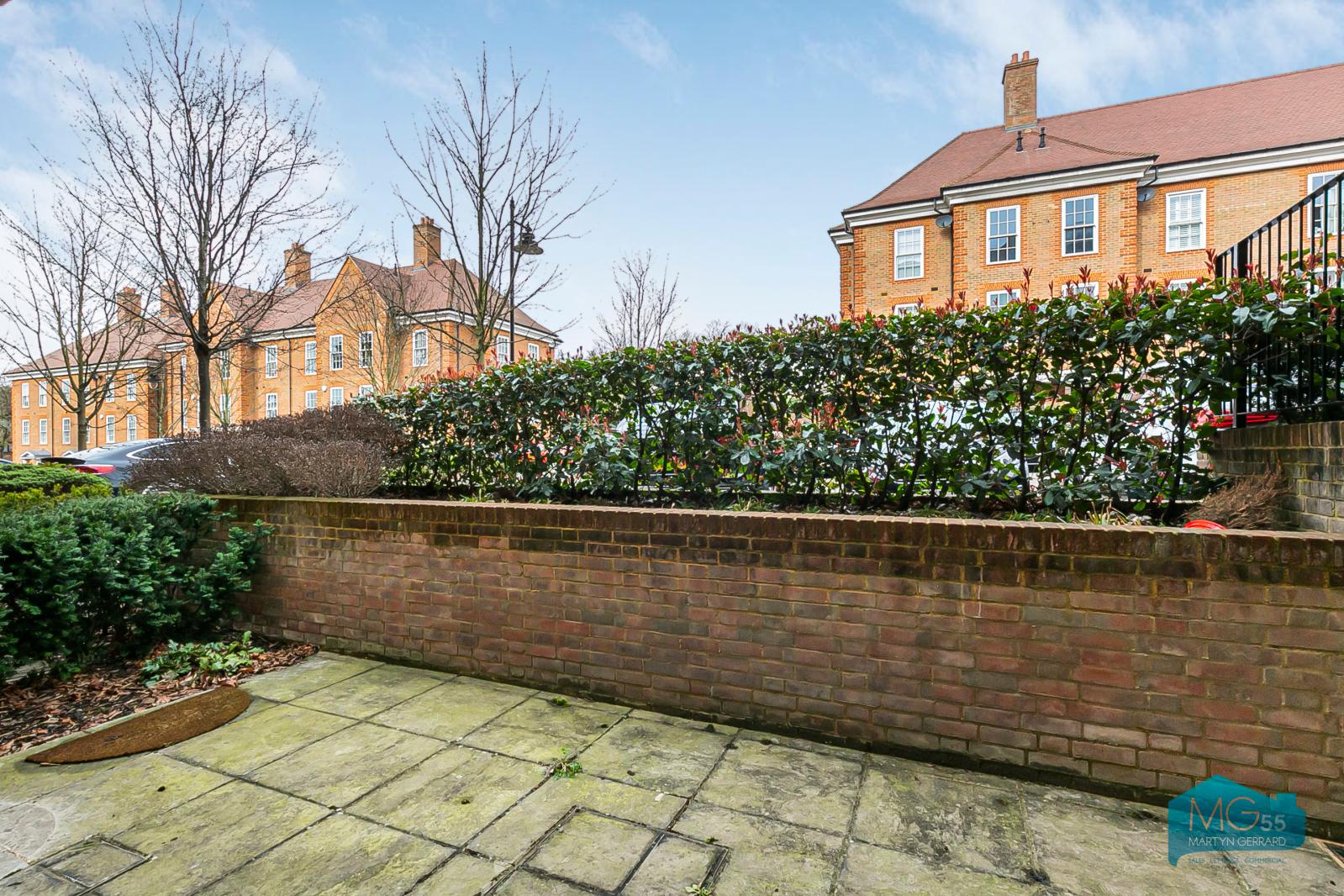 1 bedroom Ground Floor Flat to rent - Martyn Gerrard