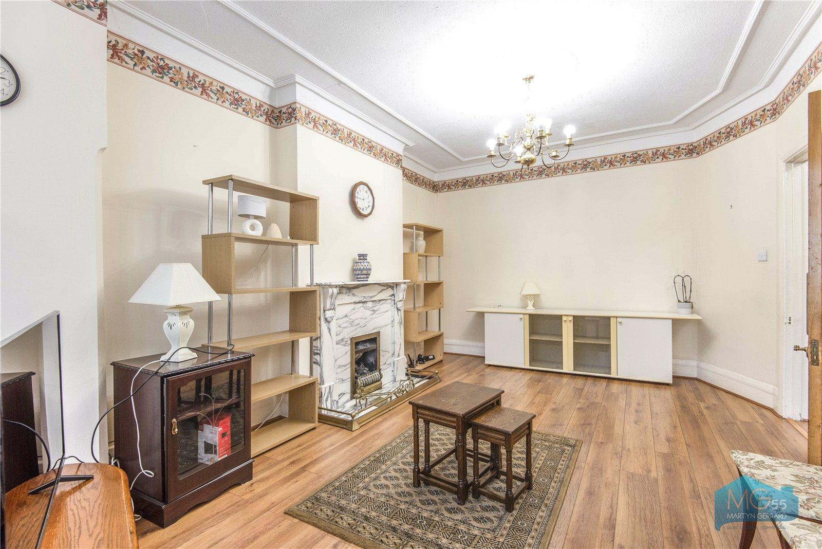 3 bedroom Semi-Detached House to rent - Martyn Gerrard