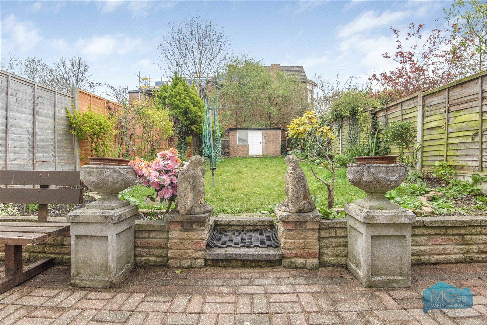 3 bedroom Semi-Detached House to rent - Martyn Gerrard