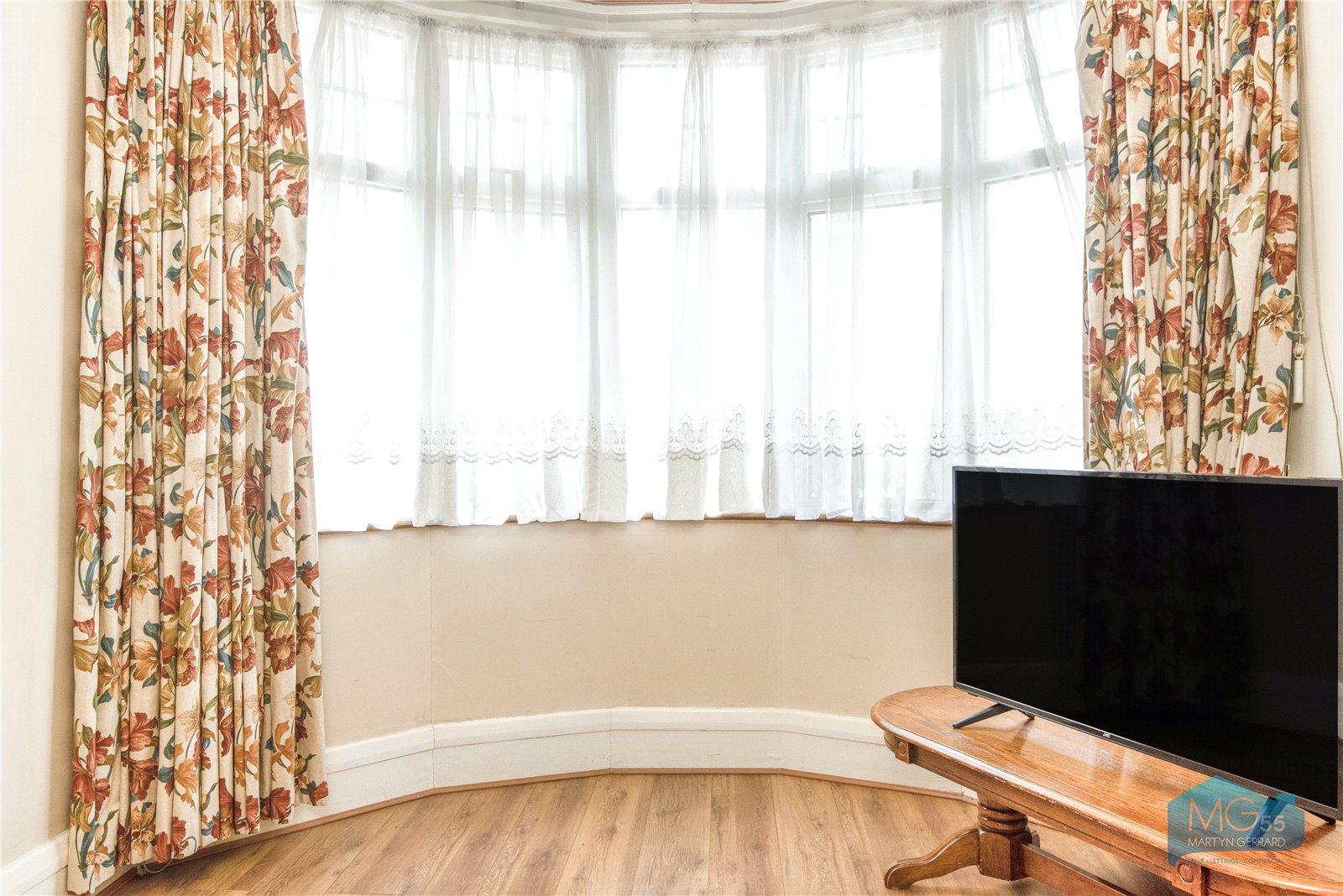 3 bedroom Semi-Detached House to rent - Martyn Gerrard