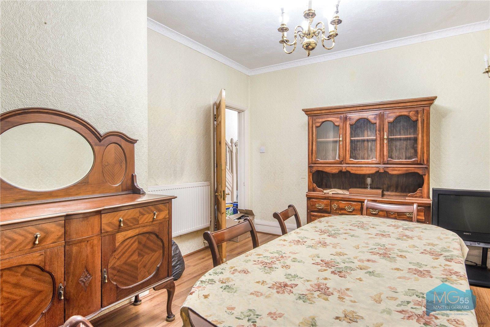3 bedroom Semi-Detached House to rent - Martyn Gerrard