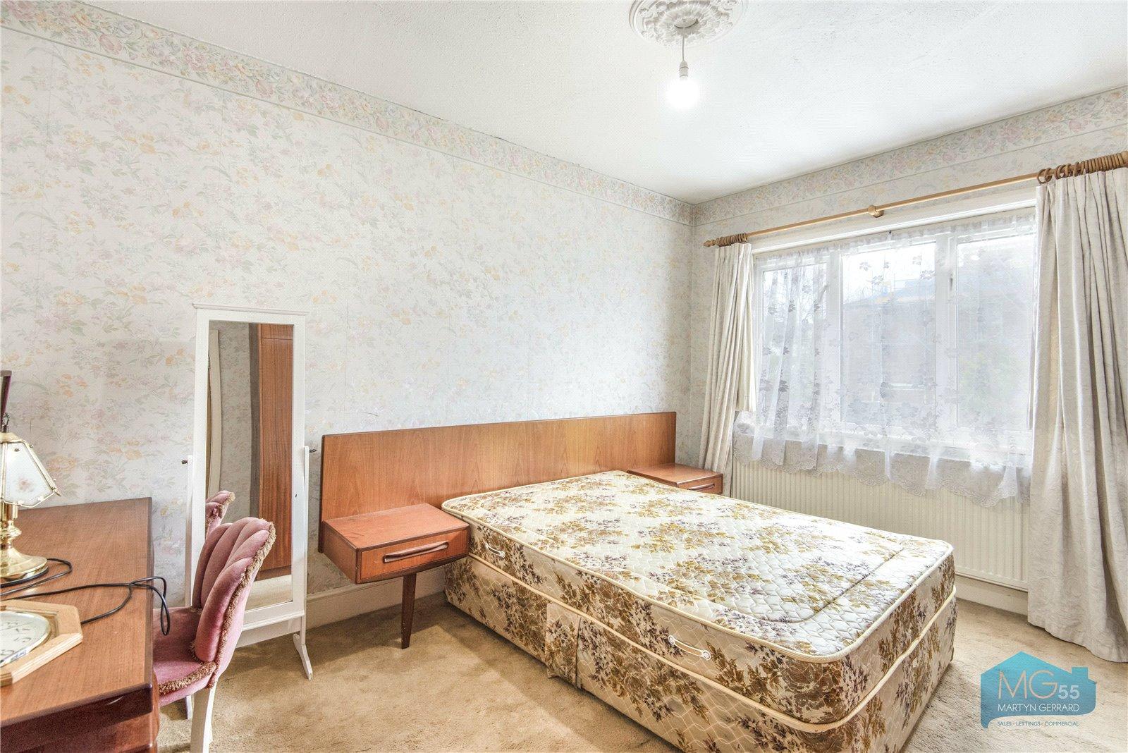 3 bedroom Semi-Detached House to rent - Martyn Gerrard