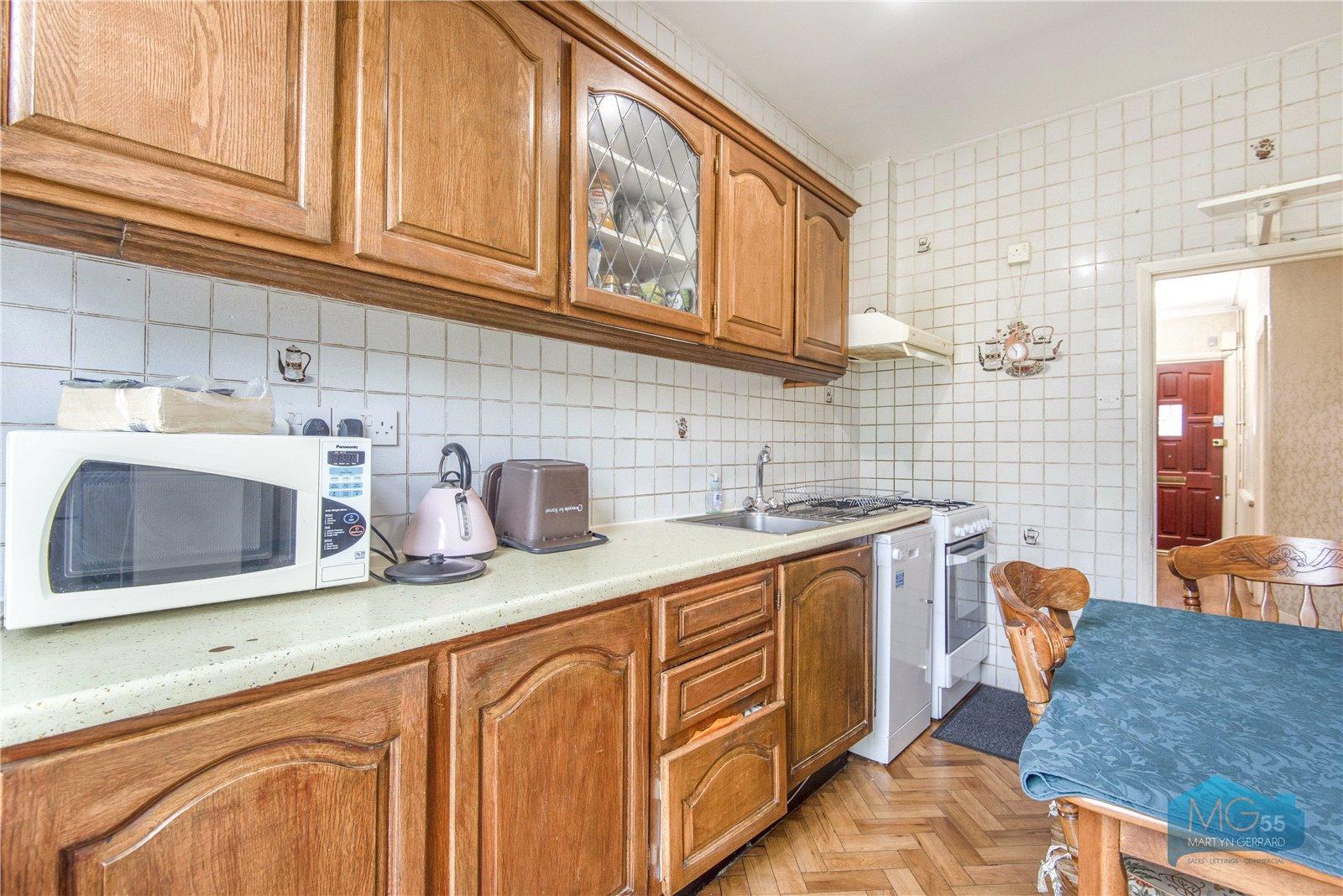 3 bedroom Semi-Detached House to rent - Martyn Gerrard