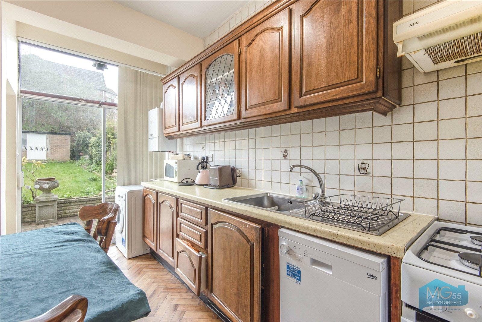 3 bedroom Semi-Detached House to rent - Martyn Gerrard