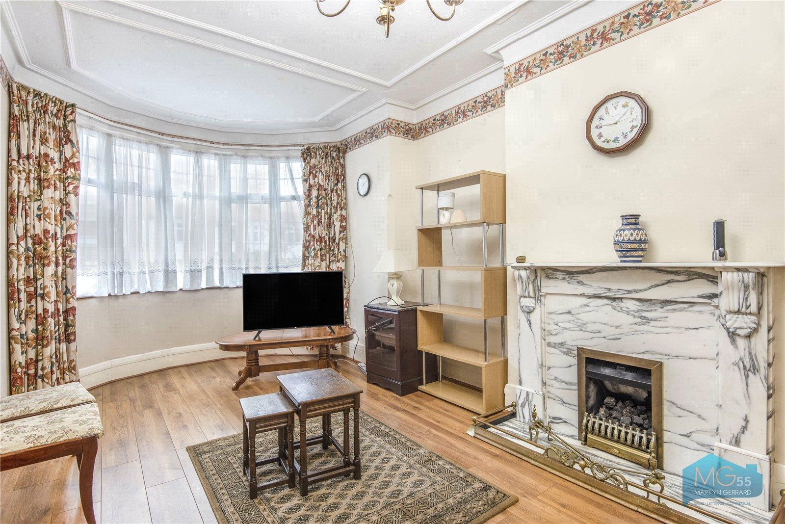 3 bedroom Semi-Detached House to rent - Martyn Gerrard