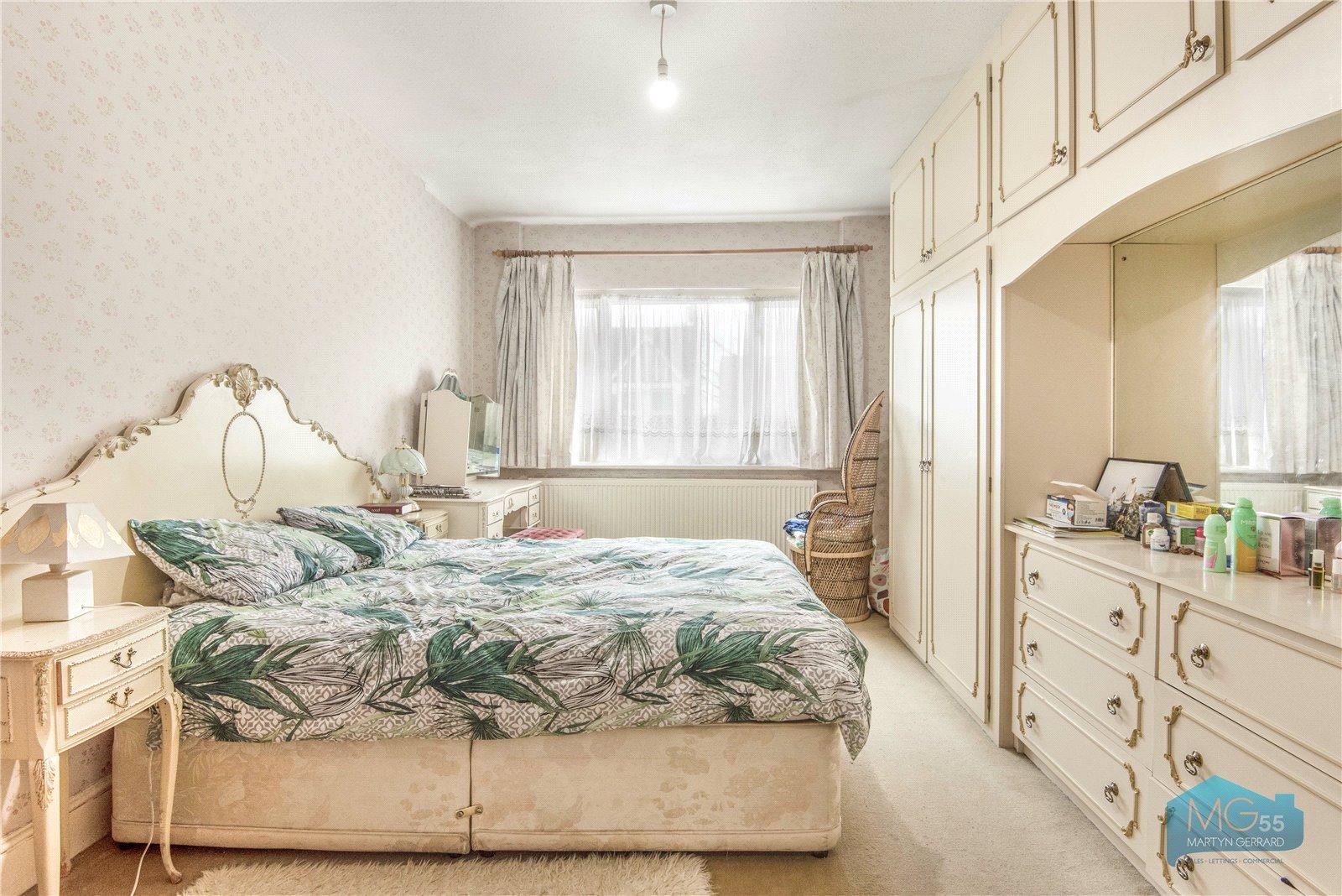3 bedroom Semi-Detached House to rent - Martyn Gerrard