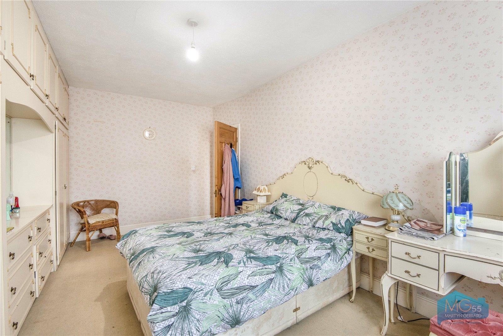 3 bedroom Semi-Detached House to rent - Martyn Gerrard