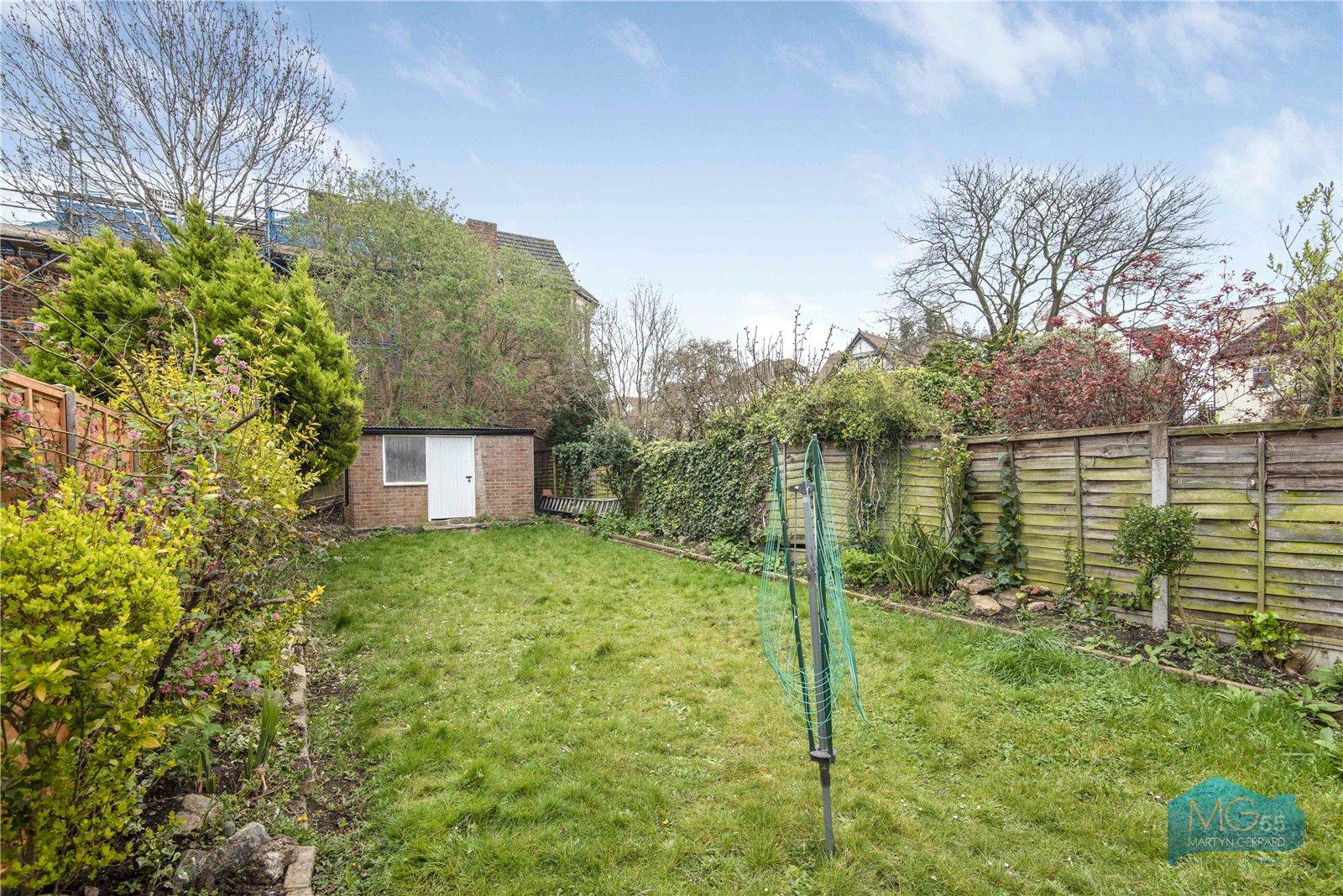 3 bedroom Semi-Detached House to rent - Martyn Gerrard