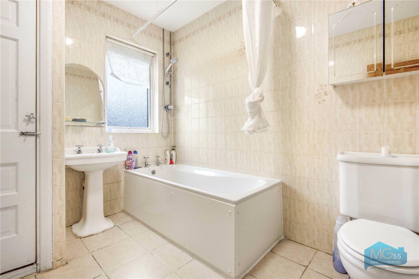 3 bedroom Semi-Detached House to rent - Martyn Gerrard